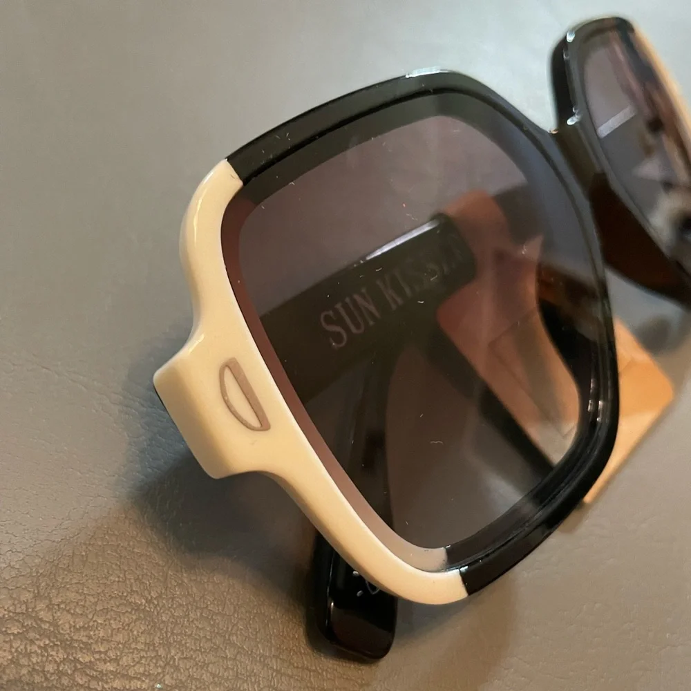 Rae Dunn Black Oversized sunglasses